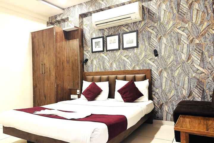 Room 10 of 28