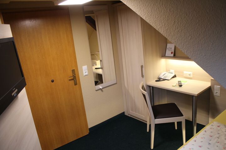 Room 18 of 61