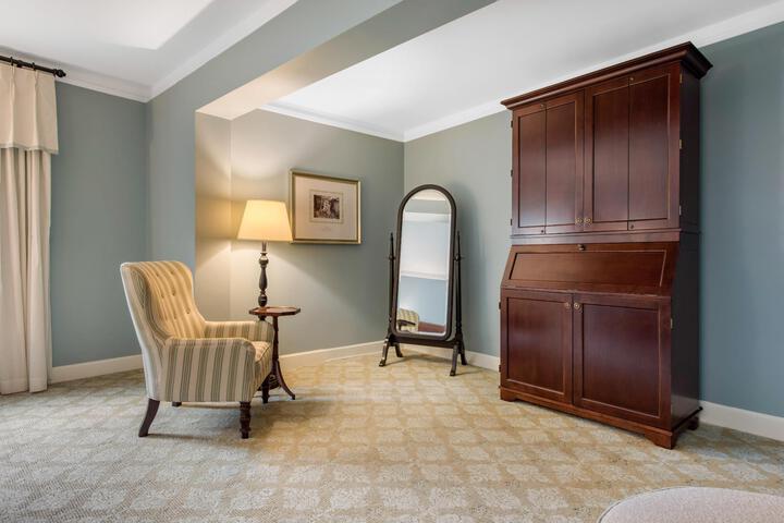 Deluxe Room 1 King Bed (1 of 53)