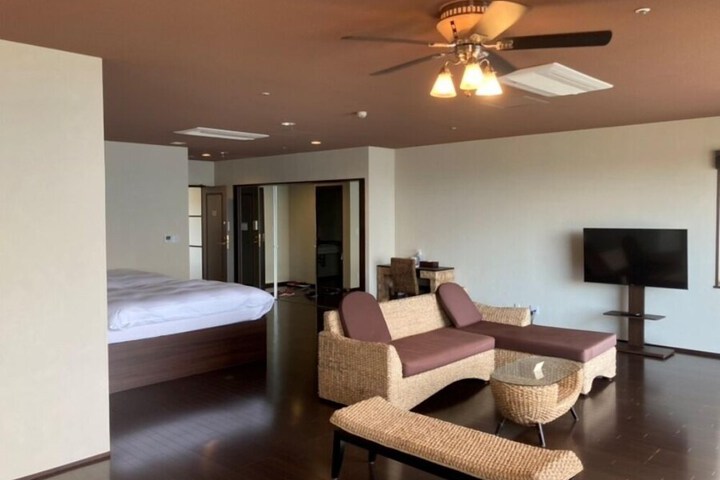 Room 18 of 28