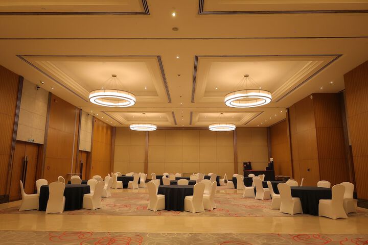 Ballroom/Hall 69 of 112