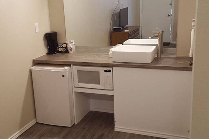 Standard Room, King or Two Doubles (2 of 4)