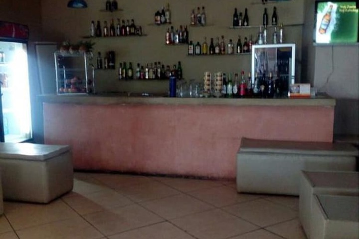 Lounge 26 of 28