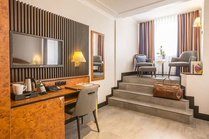 Room 15 of 48