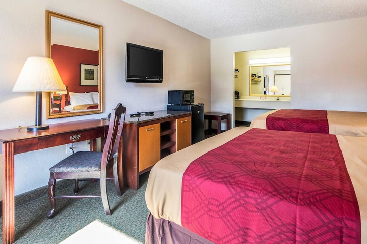 Room 6 of 33