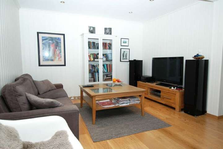 Room 5 of 12