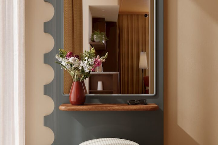 Room 16 of 38