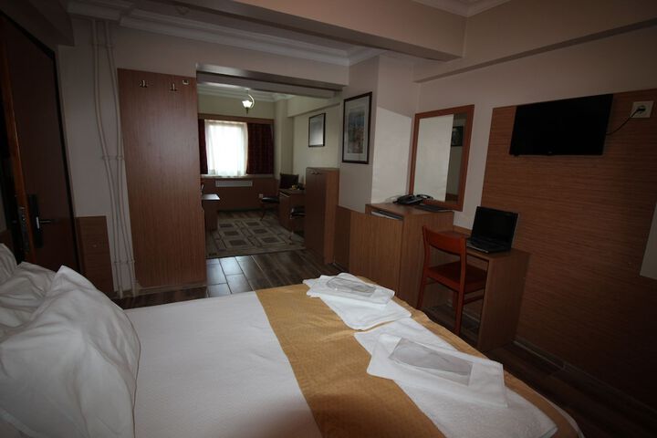 Room 33 of 72