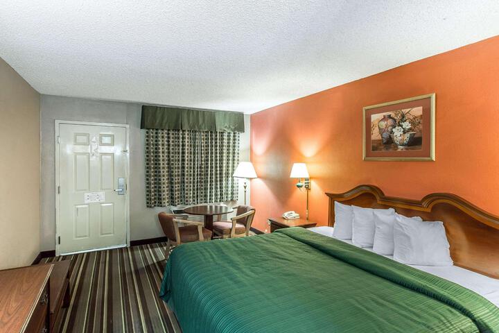 1 King Bed (8 of 21)