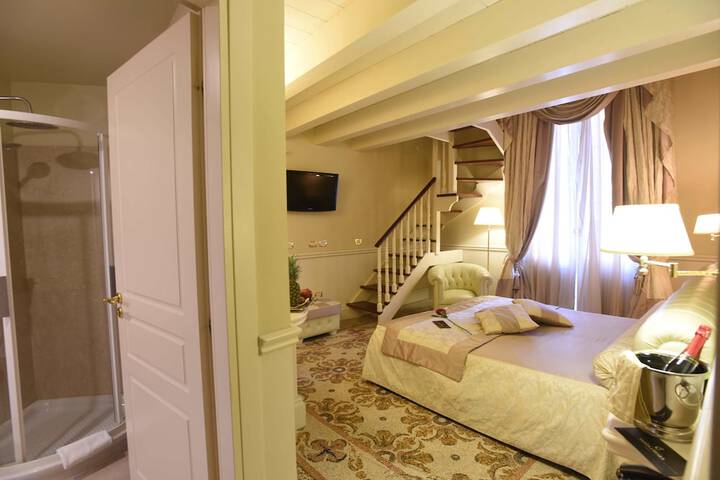 Room 5 of 22