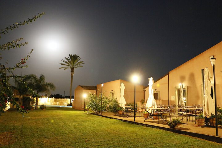 Hotel Exterior 42 of 56
