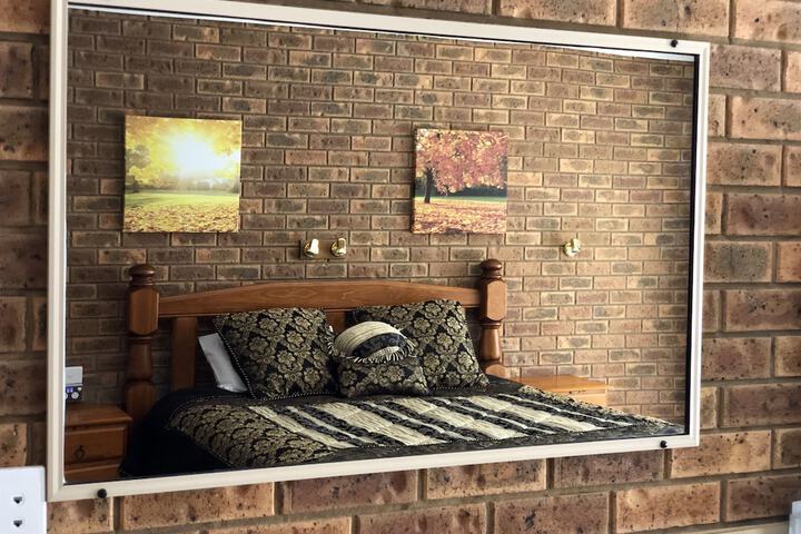 Room 28 of 62