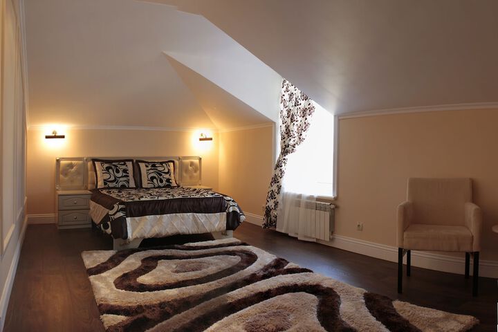 Room 2 of 60