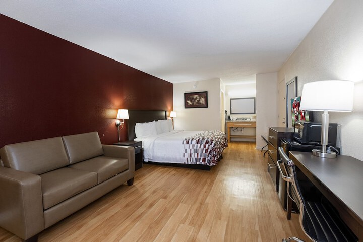 Superior King Bed (3 of 12)