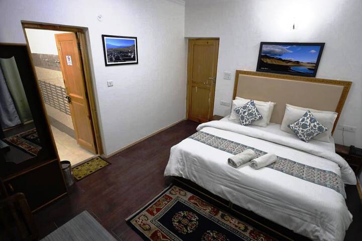 Room 9 of 33