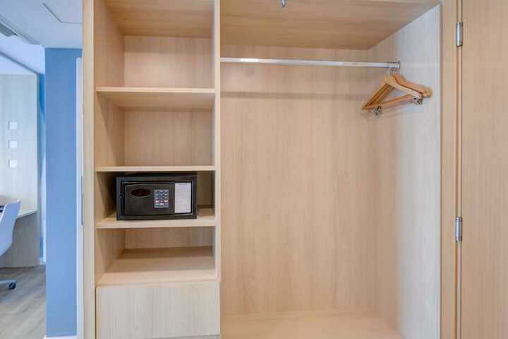 Room 30 of 201