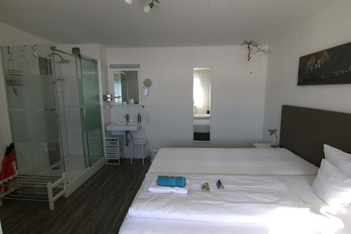 Room 11 of 65