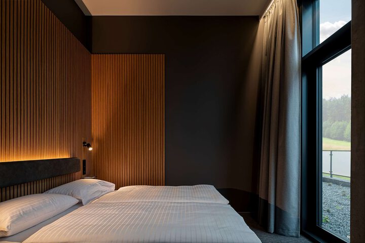 Room 53 of 90