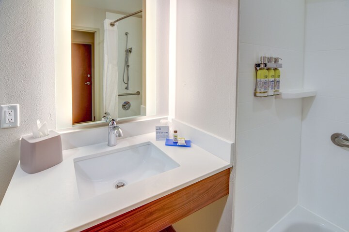 Bathroom sink