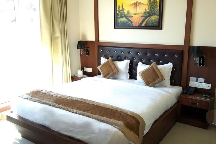 Room 6 of 33