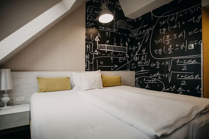 Room 9 of 38