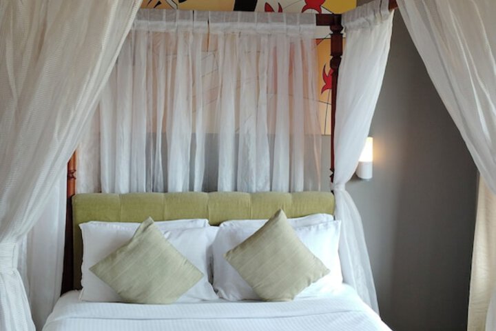 Room 10 of 127