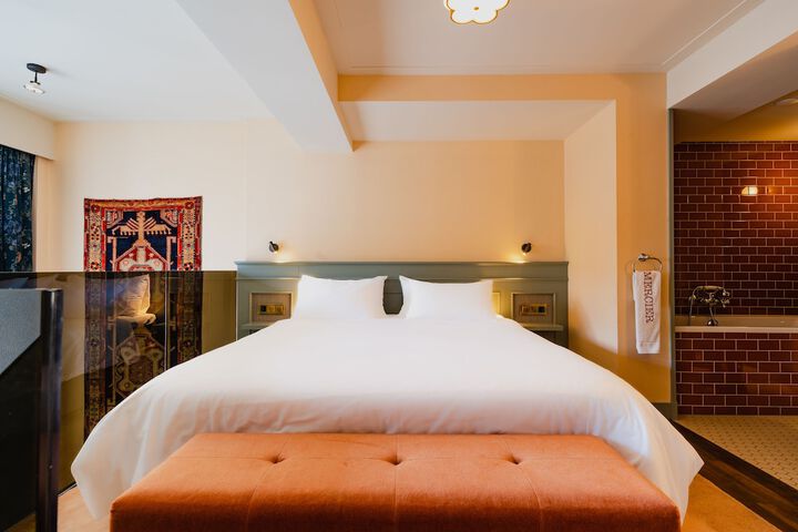 Room 20 of 239