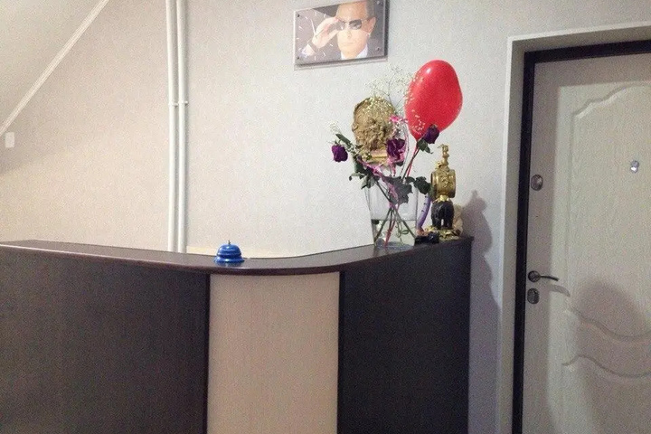 Room 4 of 8