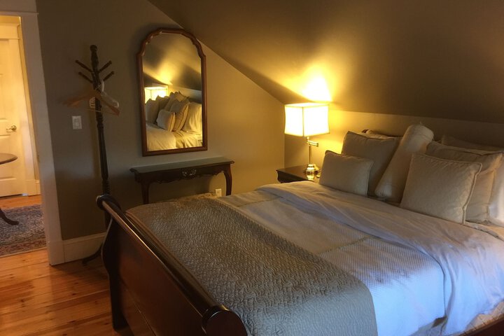 Room 4 of 42