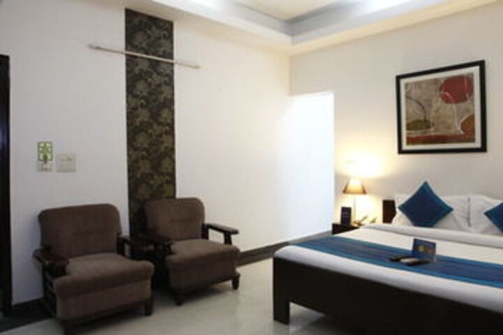 Room 3 of 20