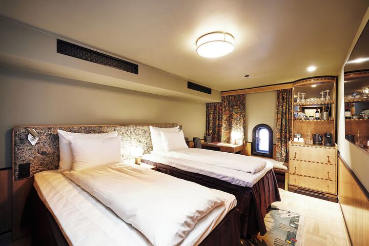 Room 65 of 146