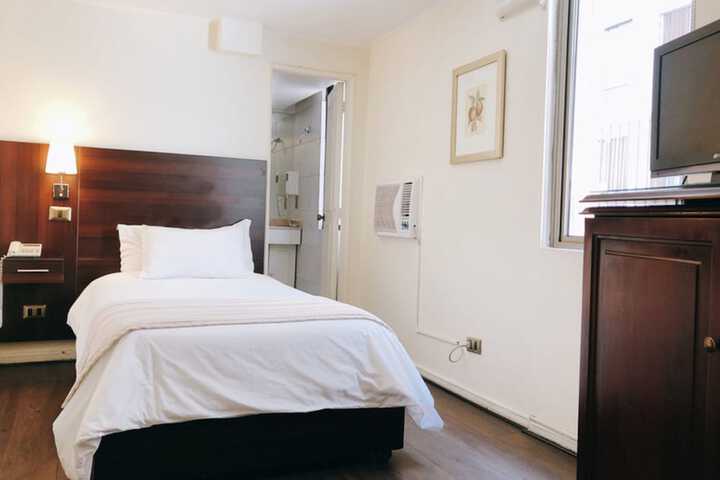Room 8 of 28