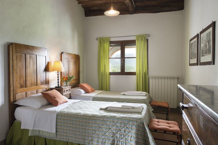 Room 25 of 142
