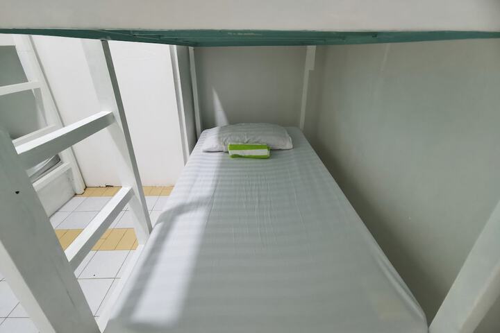 Room 16 of 52