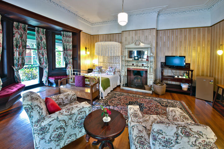 Room 33 of 85