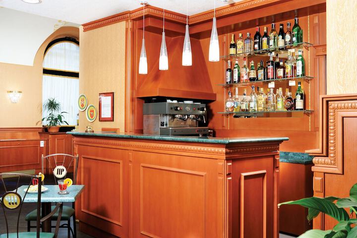 Lounge 63 of 68