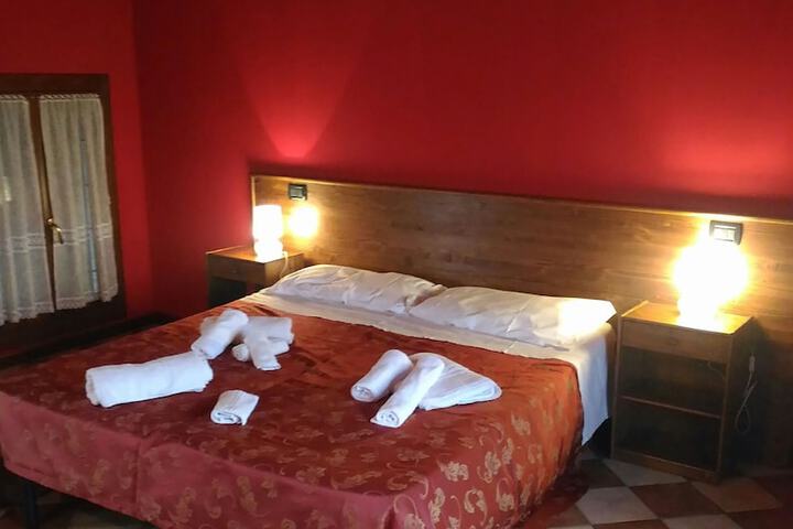 Room 4 of 12