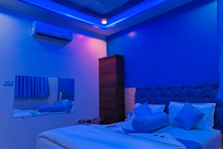 Room 4 of 6
