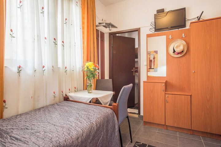 Room 35 of 92