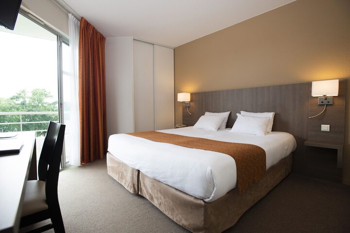 Room 4 of 28