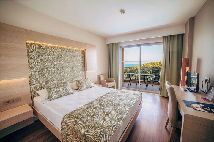 Room 5 of 91