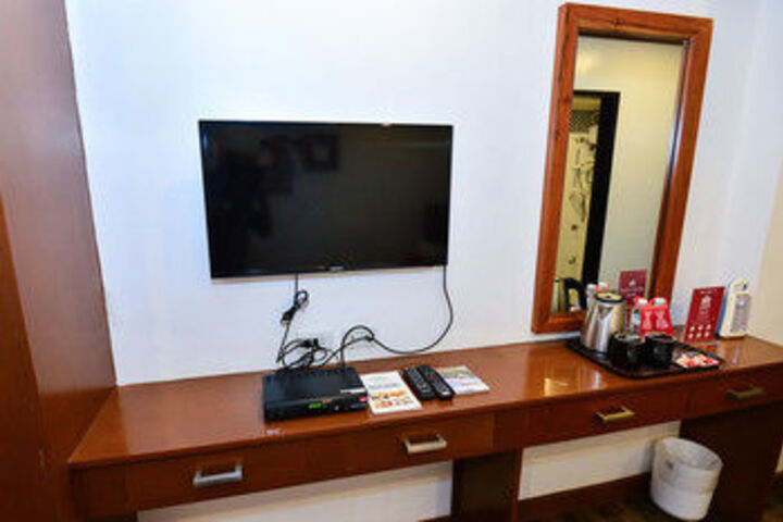 Room 13 of 24