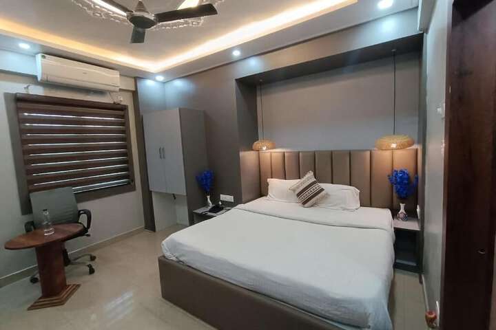 Room 6 of 34