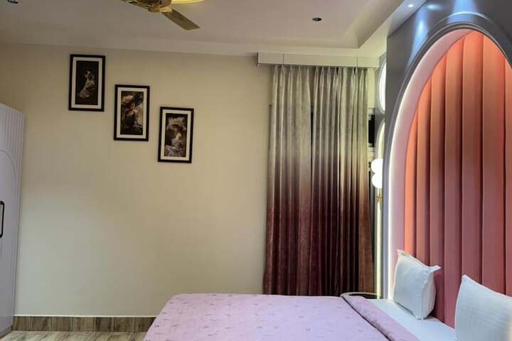 Room 9 of 22