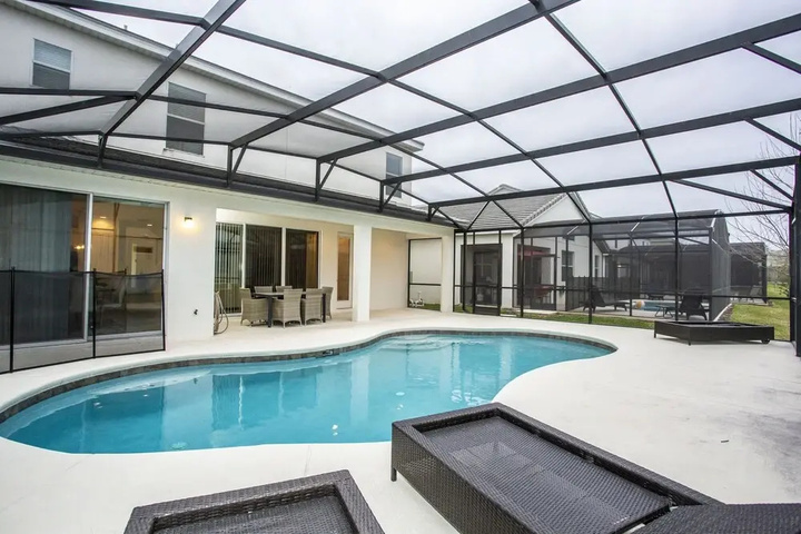 Pool 12 of 21