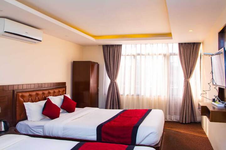 Room 6 of 9