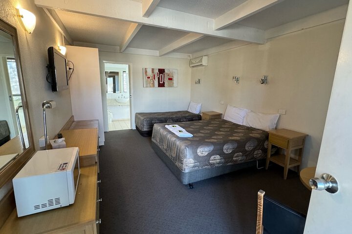 Room 25 of 42