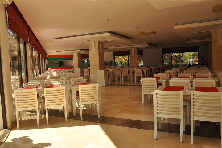 Dining 8 of 43
