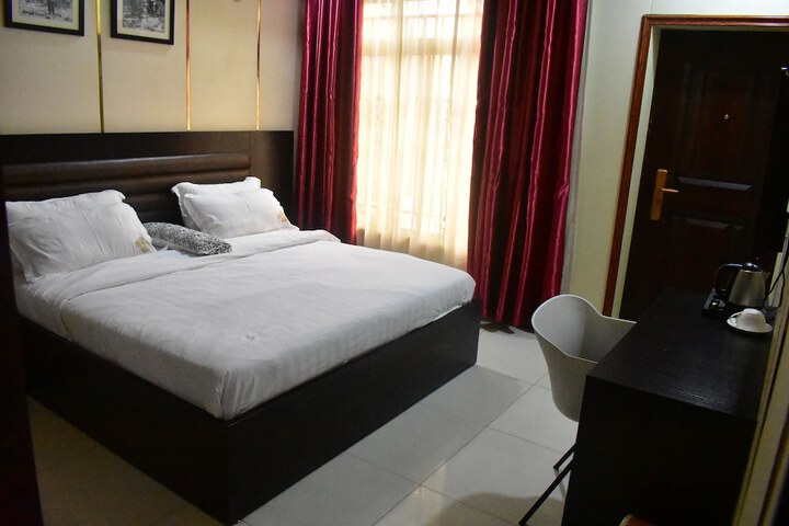 Room 3 of 38