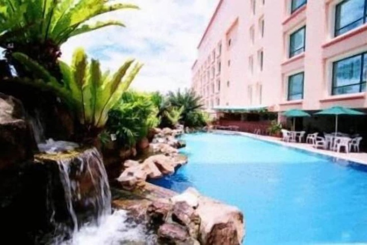 Pool Hotel